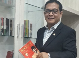 Sonny Danaparamita Salurkan Bantuan PIP 2025 Untuk Ribuan Siswa SD di Banyuwangi