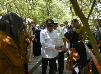 Agus Ambo Djiwa dan Rokhmin Tinjau Pelabuhan, Temu Nelayan Hingga Budidaya Rumput Laut di Cirebon