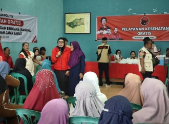PDI Perjuangan Jawa Barat Gelar Aksi Sosial di Desa Pajambon