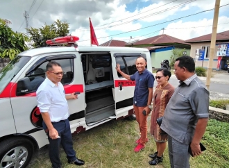 Banteng Kabupaten Manggarai Serahkan Bantuan Ambulance Untuk Layani Masyarakat