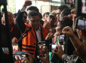 Sebelum Sidang Vonis, Tari Bali Sambut Kedatangan Hasto Kristiyanto di Pengadilan Tipikor