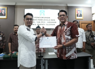 Danang Maharsa Kukuhkan Kader Pancasila Kalurahan Ambarketawan