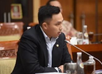 Stevano Adranacus Serahkan Bantuan Ambulans Untuk Warga Lewat DPC PDI Perjuangan Rote Ndao