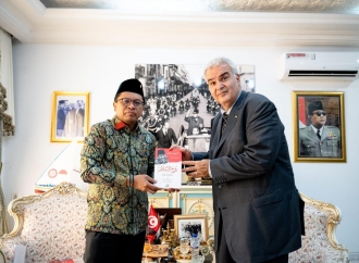 Zuhairi Berikan Buku Api Islam Bung Karno ke Dubes Palestina Untuk Tunisia