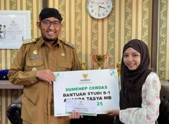 Bupati Achmad Fauzi Salurkan Beasiswa Kepada Sejumlah Mahasiswa Asal Sumenep