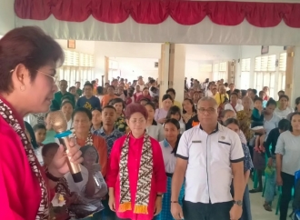 Mercy Barends Salurkan Beasiswa PIP Kepada Ribuan Siswa di Kepulauan Aru
