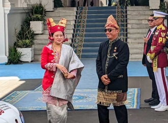 Puan Maharani Kenakan Busana Adat Minangkabau Saat Hadiri Upacara HUT ke-80 RI