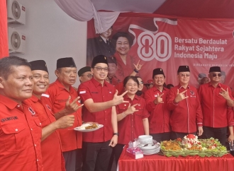 PDI Perjuangan Medan Peringati HUT 80 RI, Potong Tumpeng dan Gelar Berbagai Perlombaan