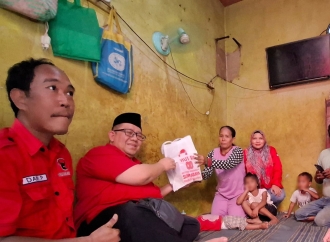 Banteng Kota Surabaya Blusukan Beri Beri Bantuan Untuk Tekan Stunting