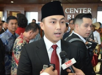 Stevano Adranacus Salurkan Bantuan Bagi Korban Kebakaran di Desa Oelbanu, Amfoang