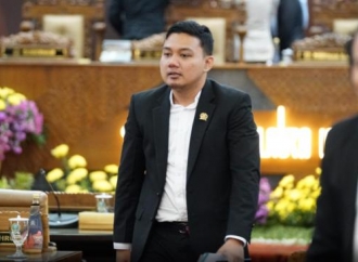 Fuad Benardi Soroti Kerusakan Taman Apsari Surabaya Usai Pesta Rakyat