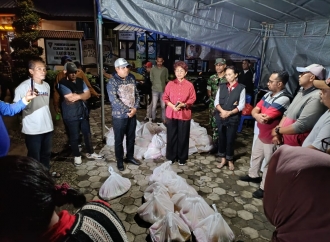 Mercy Barends Suntik Semangat ke Para Korban Kebakaran di Desa Hunuth