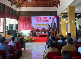 Rapidin Gelorakan Semangat Gotong Royong dan Cinta Alam dan Budaya di Samosir