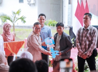 Pramono Anung Serahkan Kunci Hunian Rusunawa PIK Pulogadung
