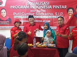 Banteng Kota Surabaya Salurkan Bantuan PIP di Kecamatan Gunung Anyar