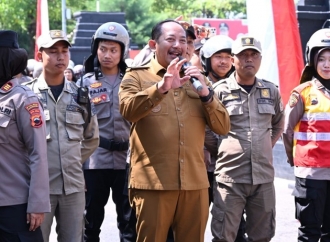 Bupati Karanganyar Saksikan Langsung Simulasi Penanganan Unjuk Rasa Anarkis 