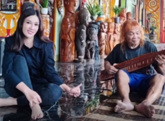 Maria Lestari Kagumi Dedikasi Christian Mara Lestarikan Budaya Dayak Lewat Sanggar Tamai Ogong
