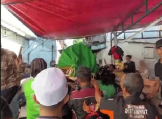 Rieke Diah Hadiri Pemakaman Affan: Jangan Terpancing Emosi dan Terus Doakan Affan