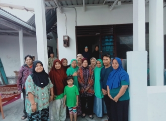 Risma Peluk Duka Rusmini dan Beri Modal Usaha untuk Bangkit