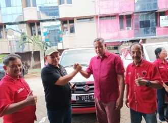 Banteng Kota Bekasi Serahkan Tiga Unit Ambulans ke Tiga PAC