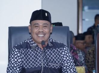 Keren! Kader Banteng Ini Hibahkan Sebagian Gaji Untuk Insentif Ketua-Ketua RT/RW dan LPM