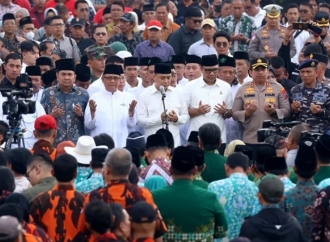 Air Mata Wali Kota di Tugu Pahlawan: Luka Surabaya, Luka Bersama