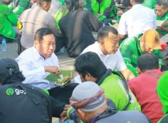 Hangatnya Sarapan Lesehan Bupati Sugiri Bersama Ratusan Driver Ojol