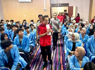 Rudianto Tjen Sukses Perjuangkan Biaya Kuliah Puluhan Anak Muda Babel Lewat Program Beasiswa