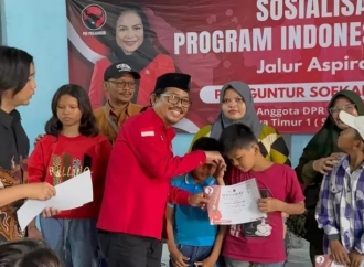 Buleks Salurkan Ratusan Bantuan PIP Asprirasi Puti Guntur Soekarno