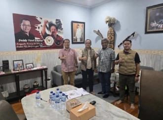 Tanpa Ragu, Deddy Sitorus Tandatangani MoU Soal Tuntutan Mahasiswa Kaltara