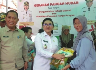 Karolin Pastikan Pendidikan dan Kebutuhan Pokok Warga Mandor Terjamin