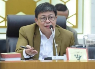 Alex Indra Lukman Berikan Bantuan Bibit Alpukat ke Pimpinan Daerah Muhammadiyah Pesisir Selatan 
