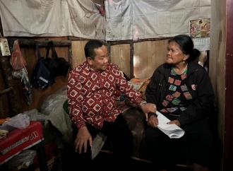 Rapidin Bantu Janda dan Anak Berkebutuhan Khusus di Gubuk 3 Kali 4 di Balige