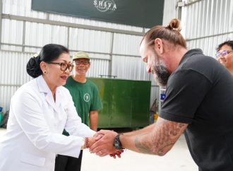 Putri Koster Ajak Warga Gotong Royong Urusi Sampah