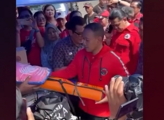 Fraksi PDI Perjuangan DPRD Tabanan Gotong Royong Salurkan Bantuan untuk Warga Terdampak Banjir