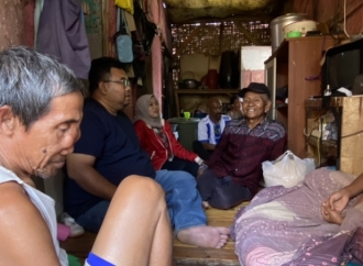 Prihatin Rumah Abah Endin Tak Layak Huni, Yudha Ajak Kolaborasi Perbaikan Melalui Dana CSR