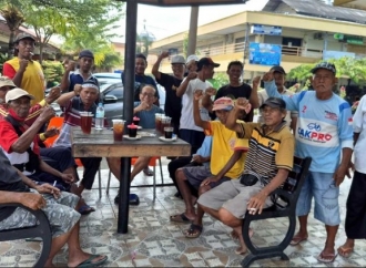 Dekat Tanpa Sekat, Sutardi Ajak Tukang Becak Ngopi dan Sarapan di Pasar Sleko