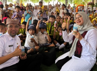 Ipuk Fiestiandani Kampanye Gizi Seimbang, Ajak Anak Banyuwangi Suka Daging, Telur & Susu