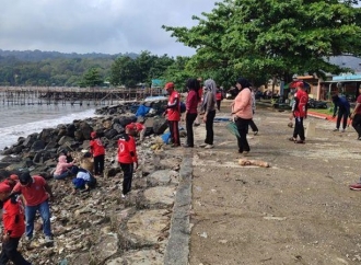 Bupati Pangandaran Galang Gotong Royong Bersihkan Pantai Demi Wisata Bersih