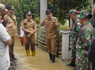 Bupati Bengkulu Utara Arie Septia Adinata, Gerak Cepat Tangani Banjir di Batik Nau