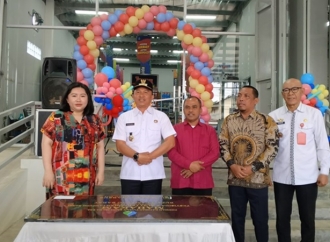 Bupati Parosil Mabsus Resmikan Mahakam Mart