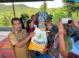 Banteng Sumut Bagikan Bibit Jagung ke Petani di Kabupaten Pakpak Bharat