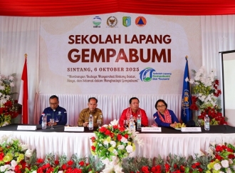 Lasarus Sebut BMKG Luar Biasa Hadirkan Sekolah Lapang Gempa Bumi di Sintang