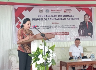 Karolin Ajak Masyarakat Landak Bijak dalam Memilah Sampah