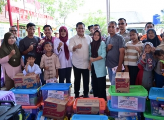 Hangatnya Kepedulian di Tengah Abu: Bupati Askolani Datangi Warga Korban Kebakaran