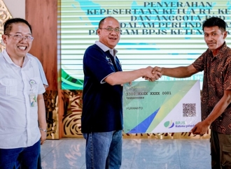 Bupati Sadewo Realisasikan Janji Politik: Ketua RT, RW, dan BPD Banyumas Mulai Terima Perlindungan Sosial dan Insentif Bertahap