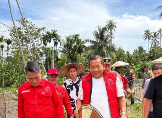 Rapidin dan Masinton Bawa P-32 Bantu Petani di Dusun Terpencil Tapteng
