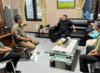 Sonny Danaparamita Apresiasi Petugas TN Baluran Tangani Kebakaran dan Cegah Pencurian Kayu