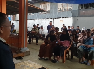 Agus Ambo Djiwa Serap Aspirasi Petani dan Masyarakat Desa Tammerodo di Tengah Guyuran Hujan Deras