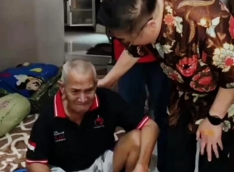 Darmadi Durianto Jenguk Tokoh Masyarakat yang Sakit: Mohon Bantuan dan Doanya